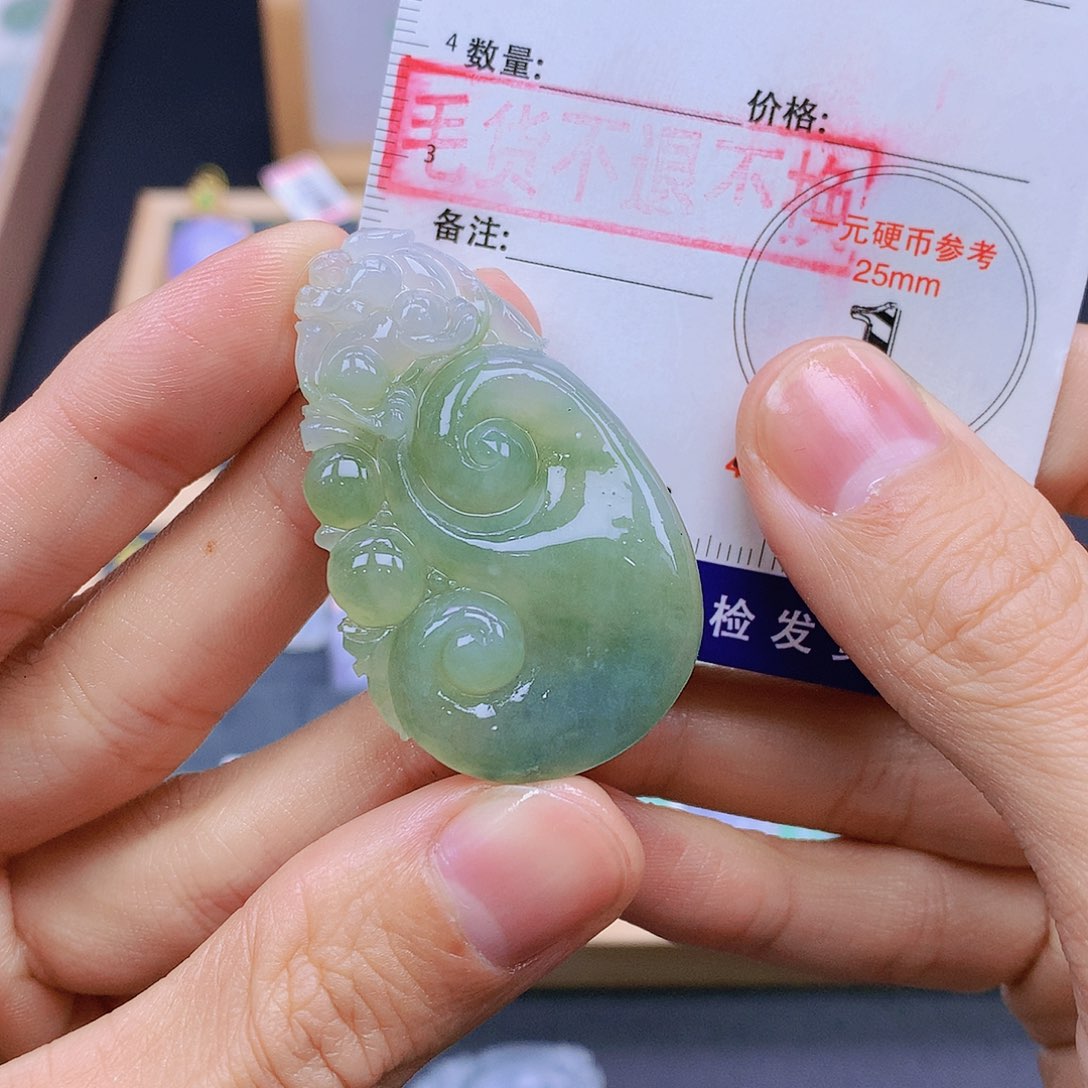 翡翠未镶嵌颈饰翡翠