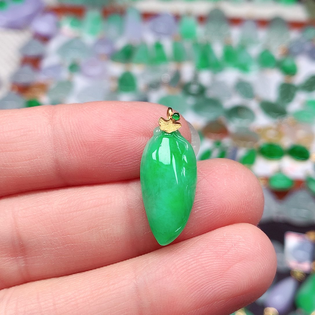 翡翠颈饰18K金镶嵌天然翡翠A货