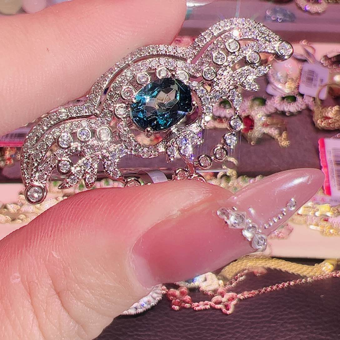 托帕石胸针未镶嵌