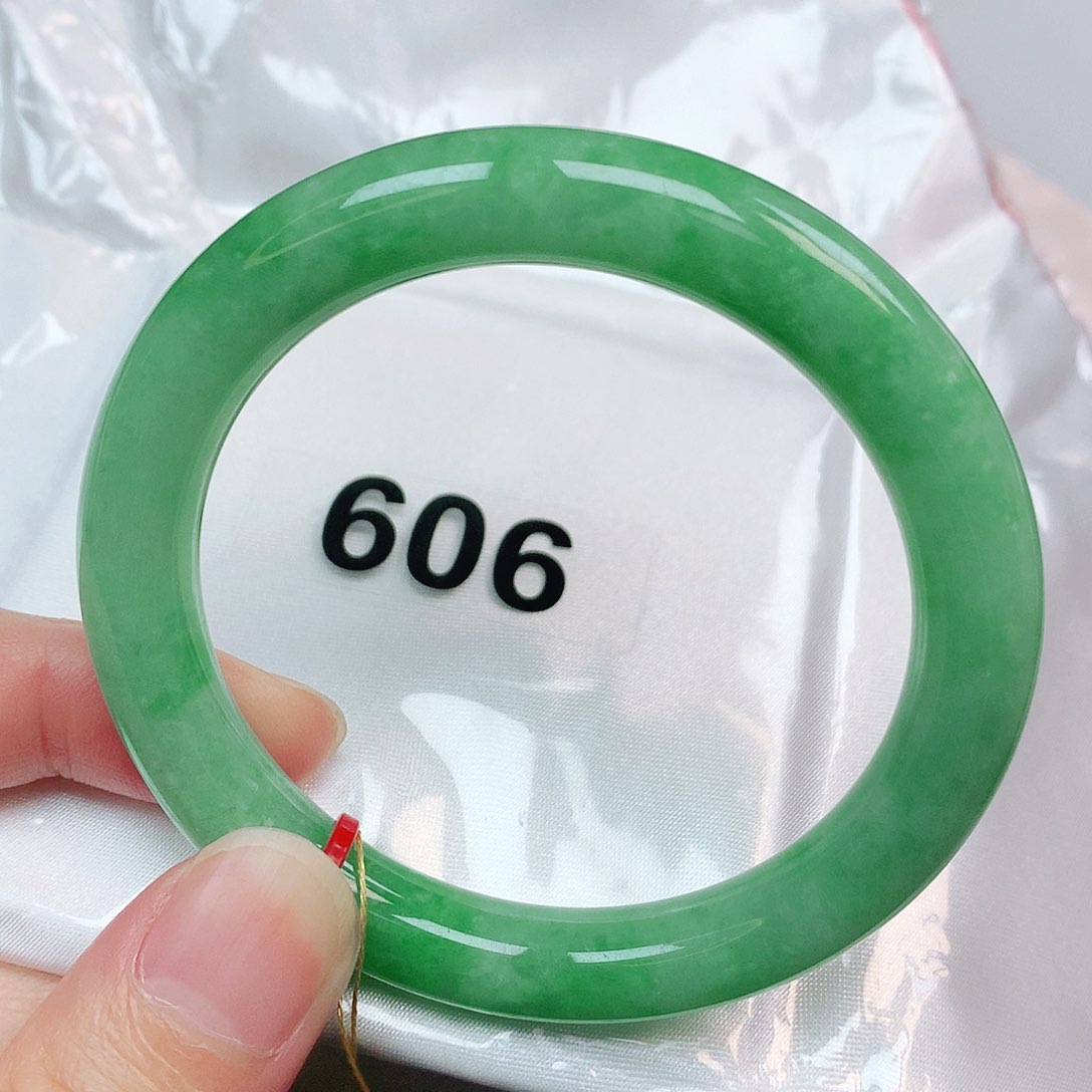 翡翠手镯未镶嵌抖音606