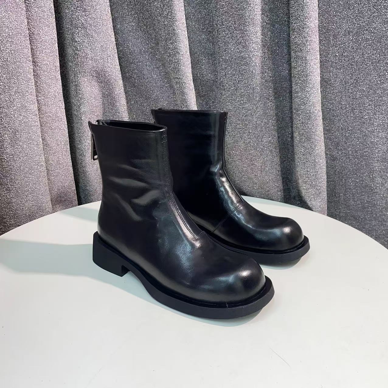 C493 黑色绒里 高端时尚圆头厚底真皮短靴 马丁靴