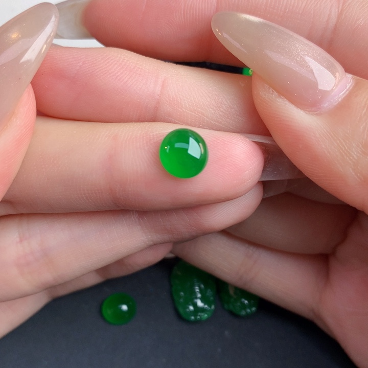 翡翠裸石8.0-7.68-3.47