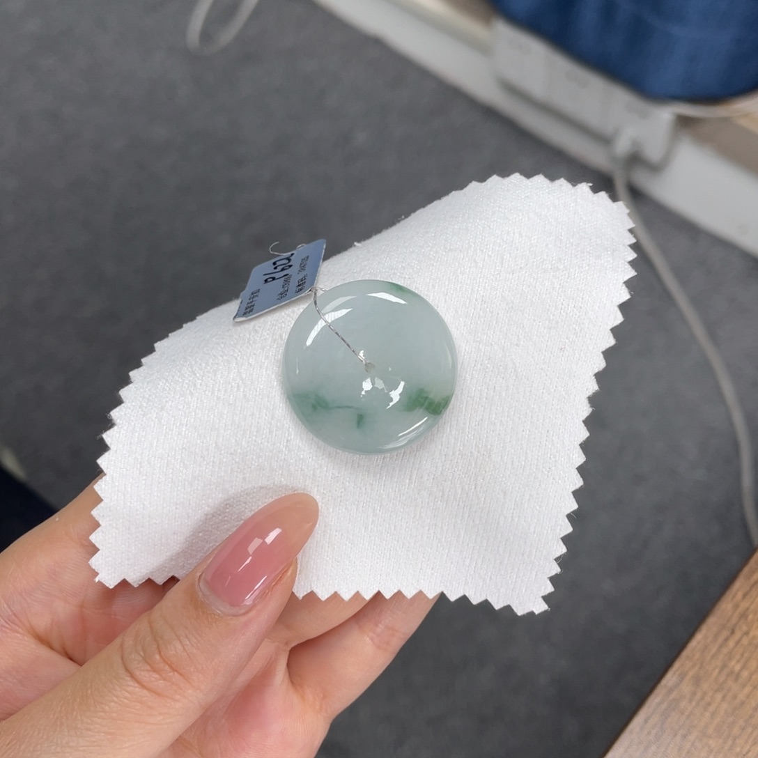 翡翠颈饰未镶嵌平安扣