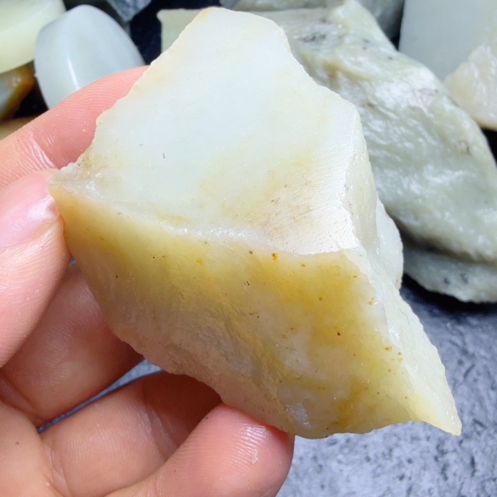 和田玉（糖玉）未镶嵌珠宝奇石