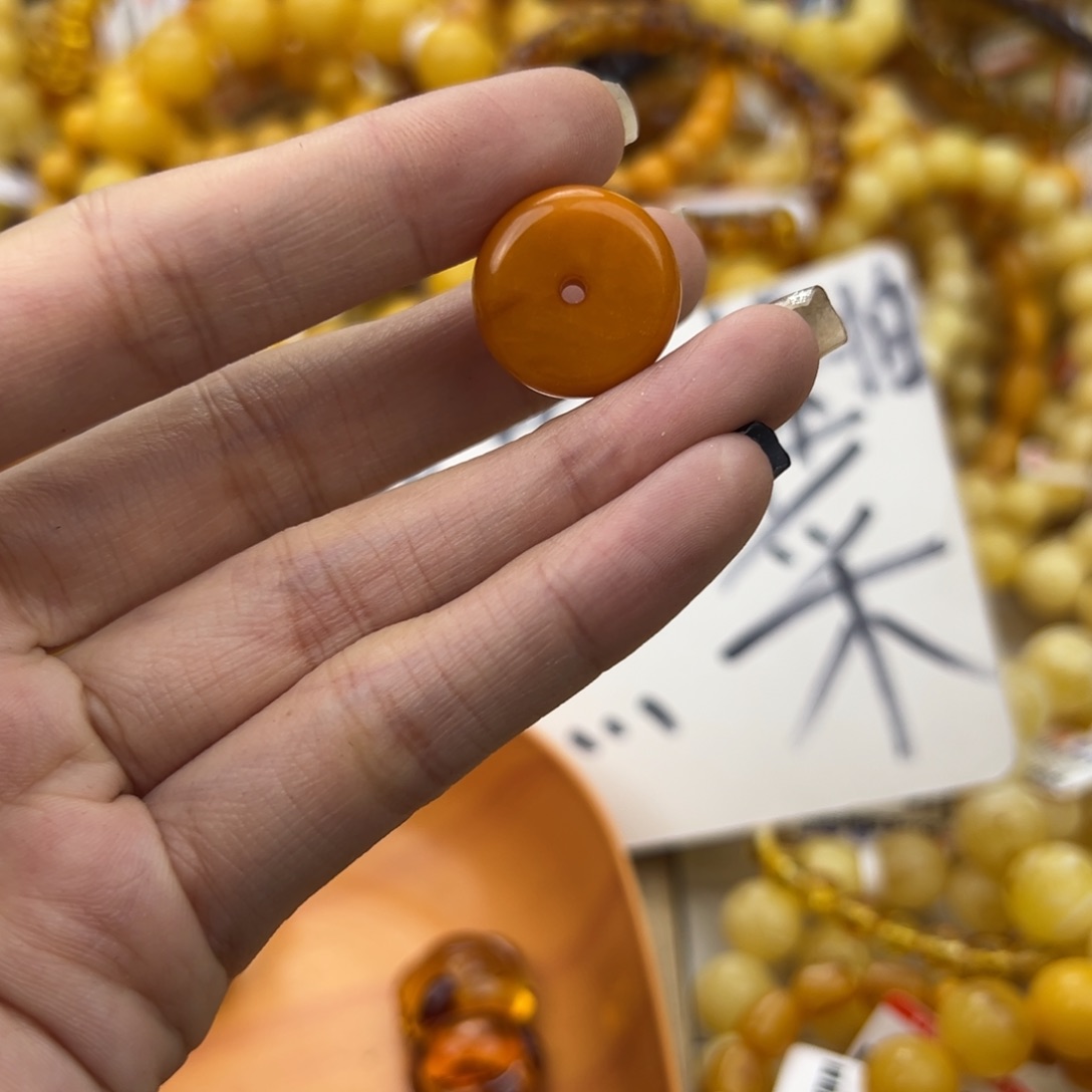 琥珀珠宝奇石未镶嵌