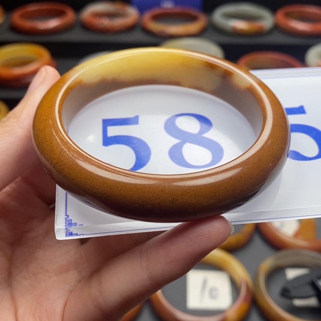 石英质玉（黄龙玉）手镯未镶嵌