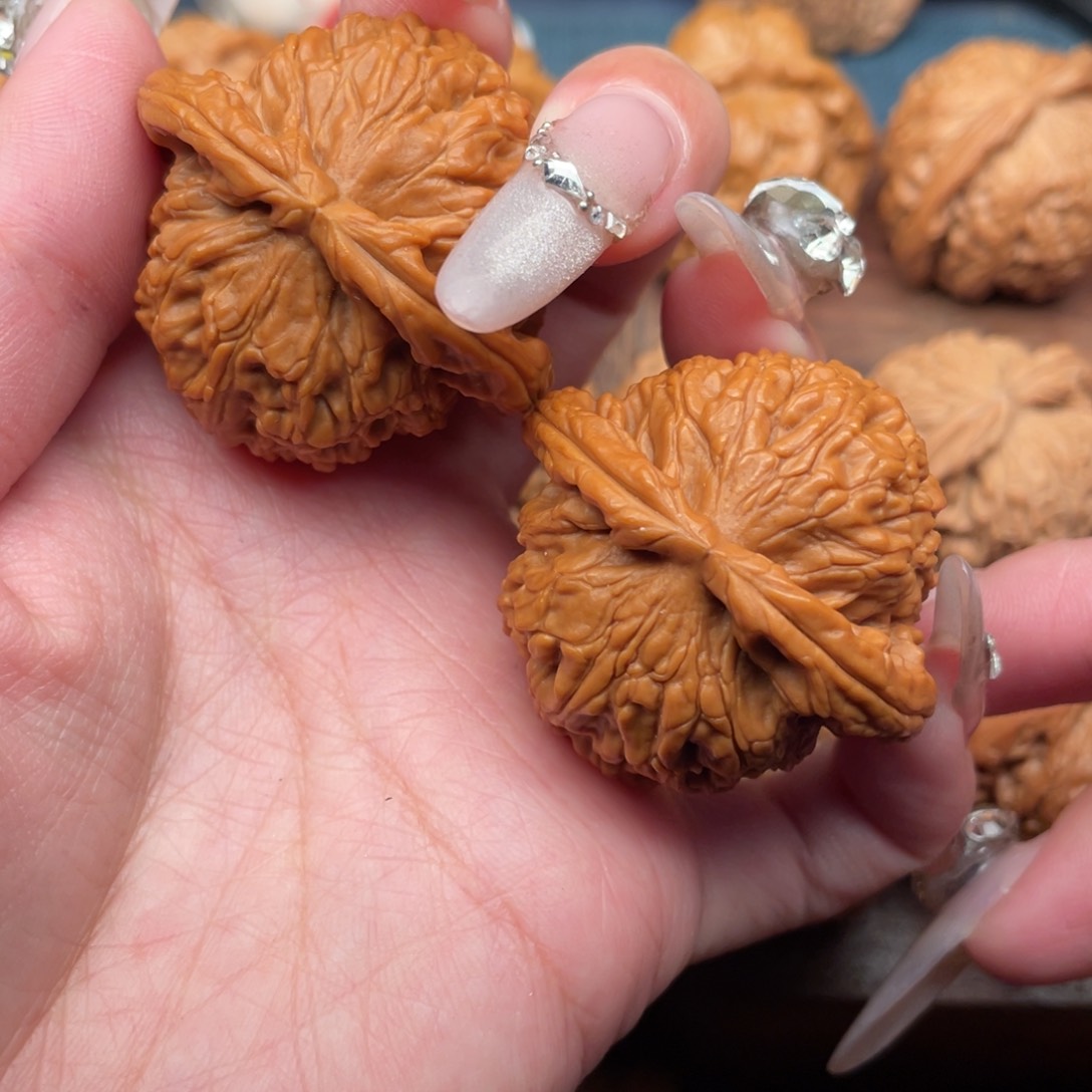 文玩核桃吊坠全品，红皮白狮子42
