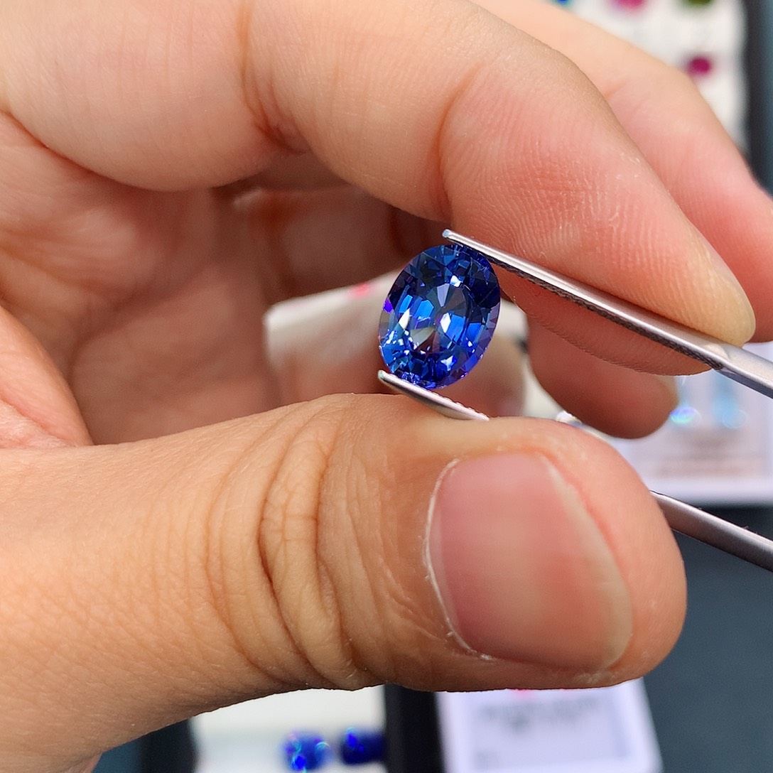 蓝宝石裸石未镶嵌3.03克拉全净矢车菊