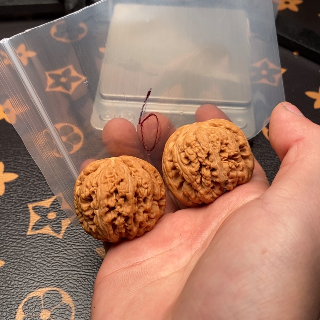 文玩核桃吊坠粗筋