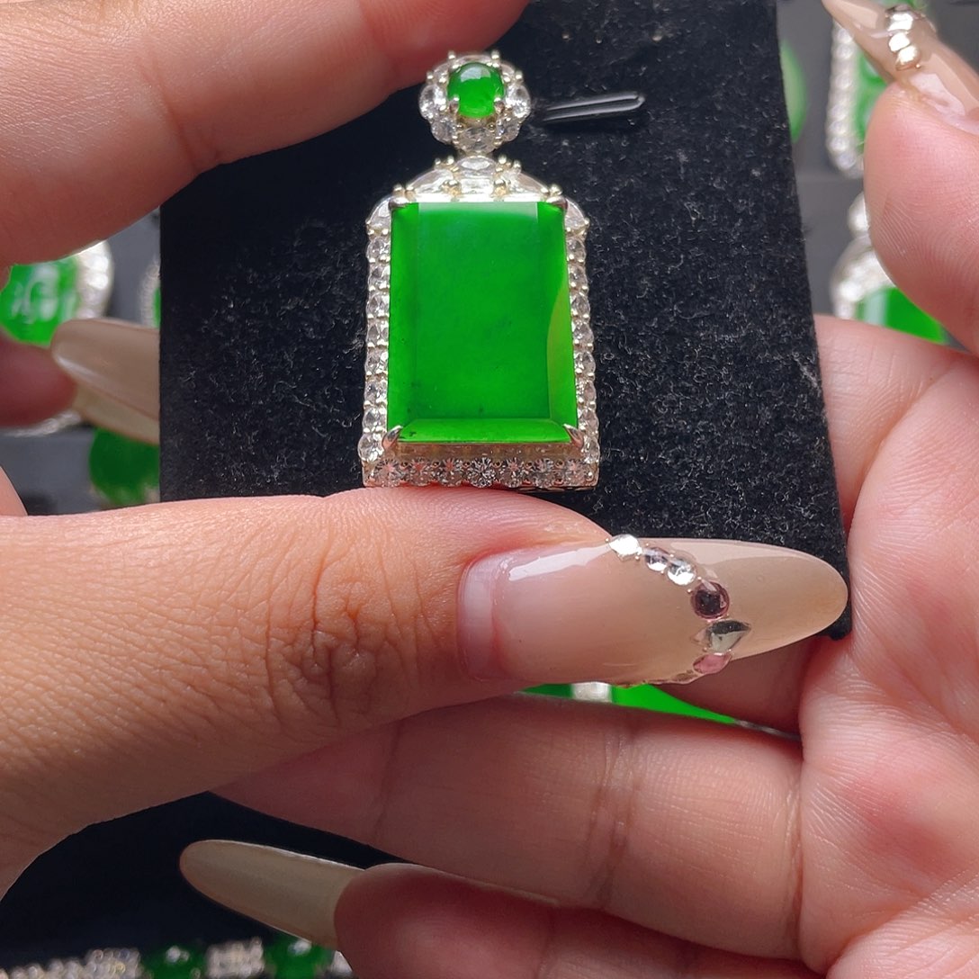 翡翠颈饰银S925镶嵌无事牌