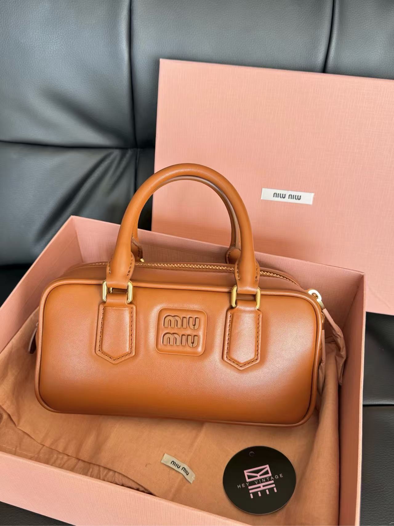 全新未使用 MIU MIU/缪缪 干邑色 保龄球包 小号 22cm 11291360