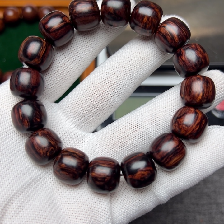 木S****，海南红降黑金满纹1413精品超一档