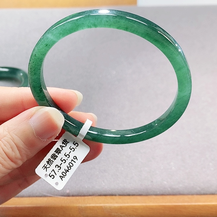 【闪购商品】翡翠手镯（圆镯）未镶嵌