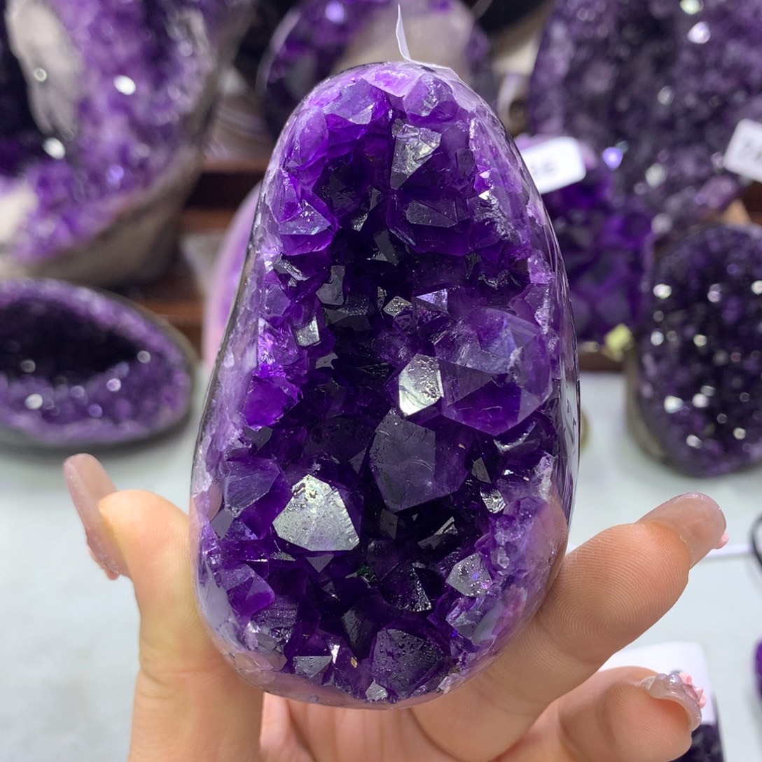 爱***边紫晶未镶嵌大型摆件（非配饰）