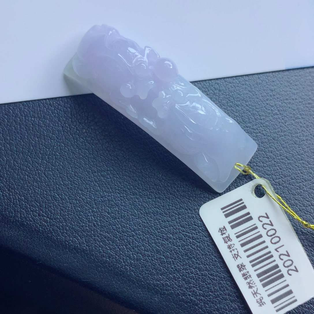 翡翠颈饰未镶嵌年年有鱼