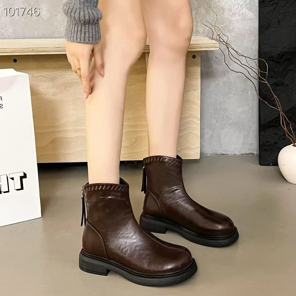 弹力不勒脚时尚秋冬复古后拉链圆头短筒马丁靴新款