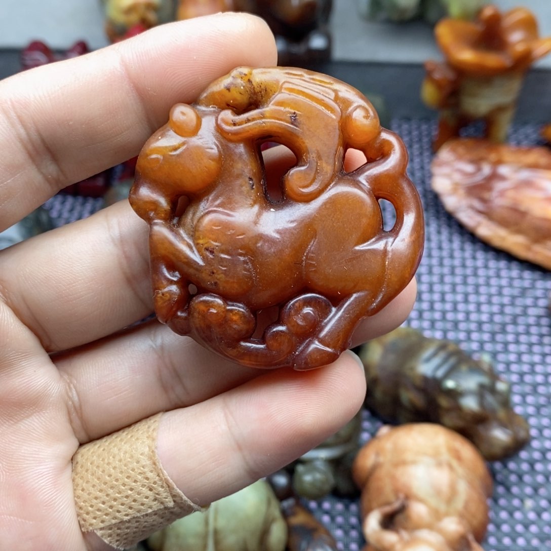 蛇纹石玉未镶嵌颈饰