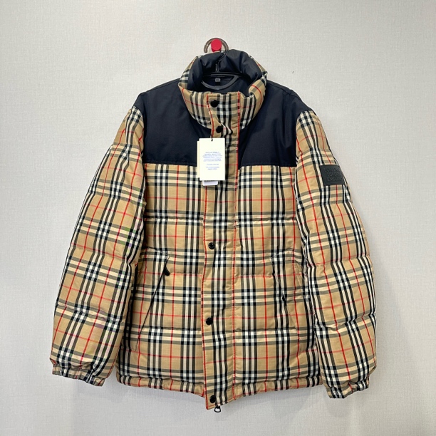 未使用 BURBERRY/博柏利 双面穿格纹羽绒服 尺码：XL 20110