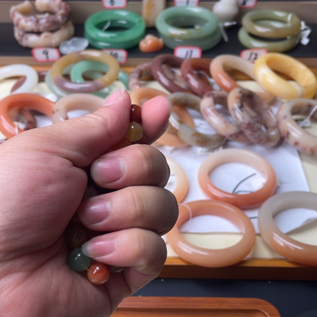 石英质玉未镶嵌手镯