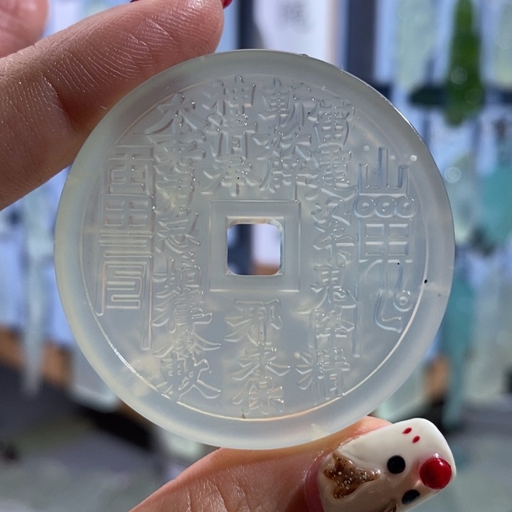 岫玉未镶嵌颈饰吊坠