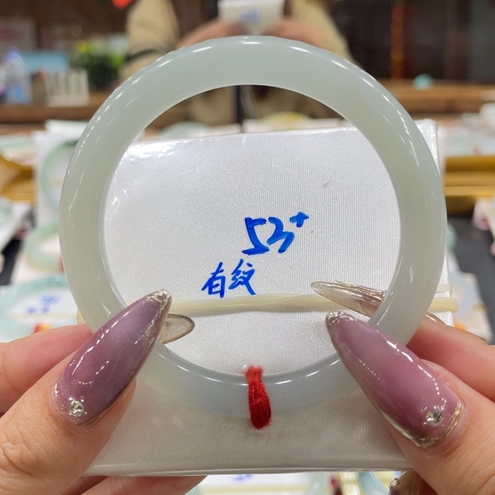 翡翠手镯未镶嵌翡翠