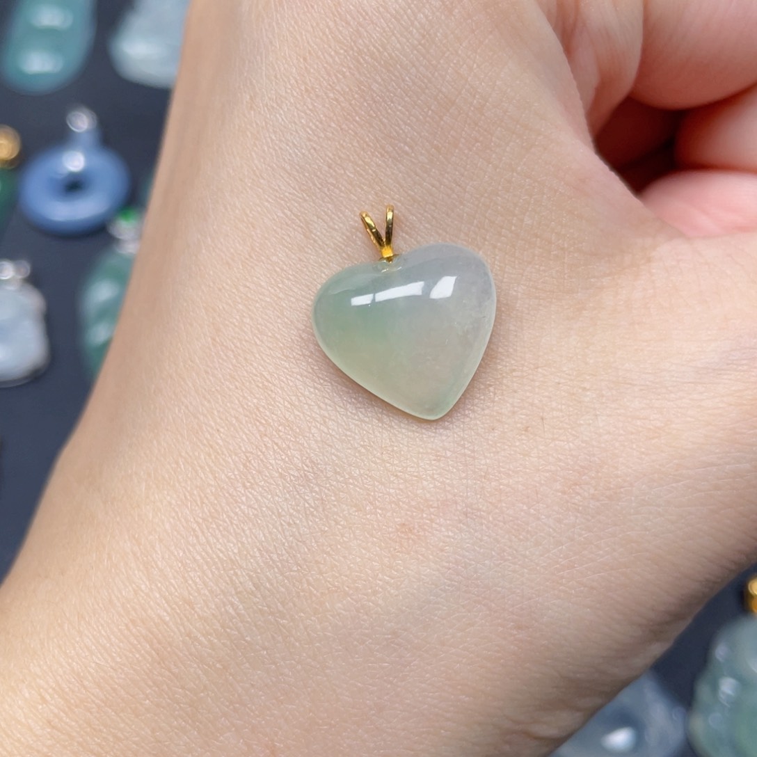 翡翠18K金镶嵌颈饰翡翠