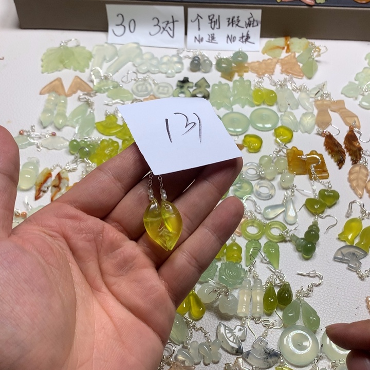 今***雨合金蛇纹石玉耳钉
