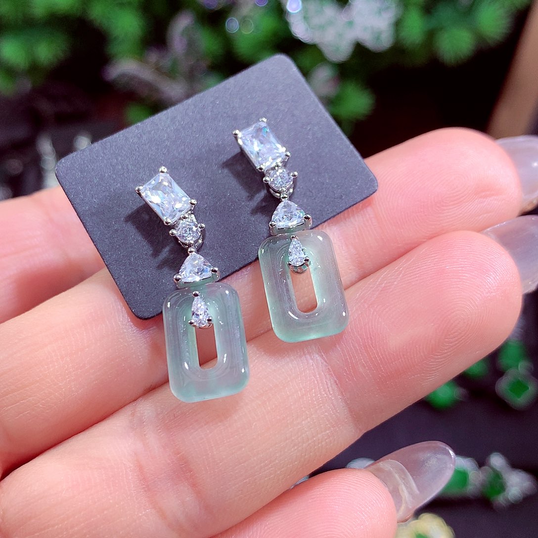 颈饰未镶嵌翡翠天然