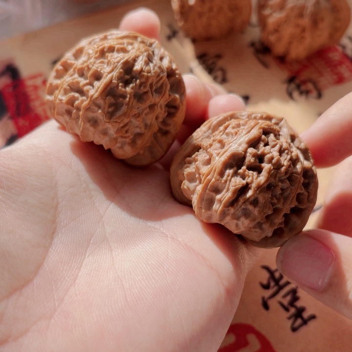 文玩核桃吊坠42山地三角白