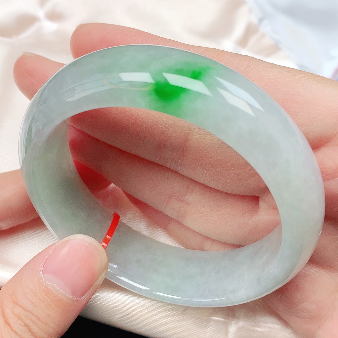 翡翠手镯未镶嵌抖音830