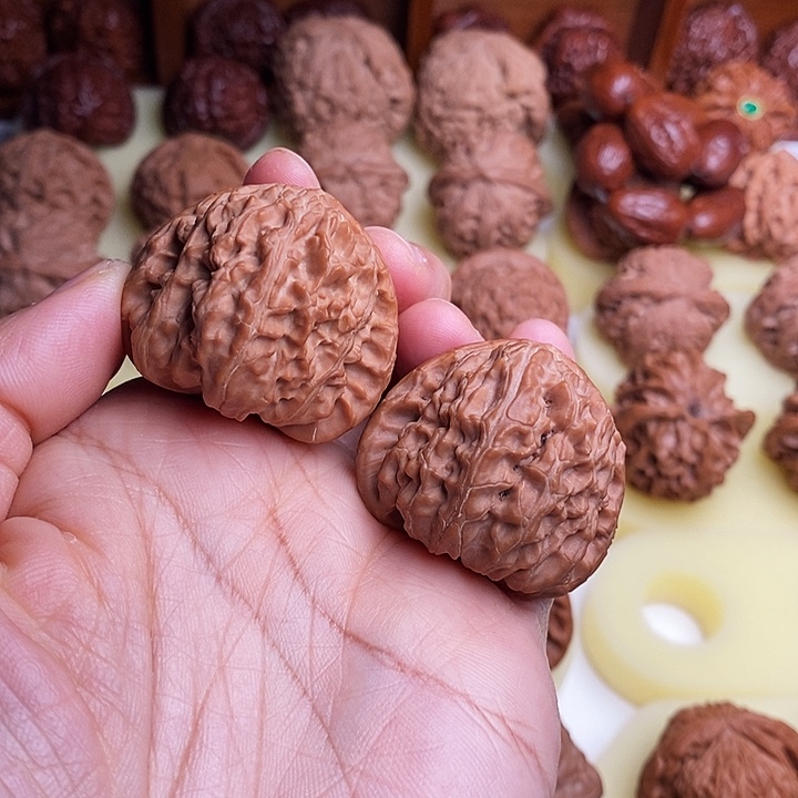 【闪购商品】文玩核桃吊坠39三角白