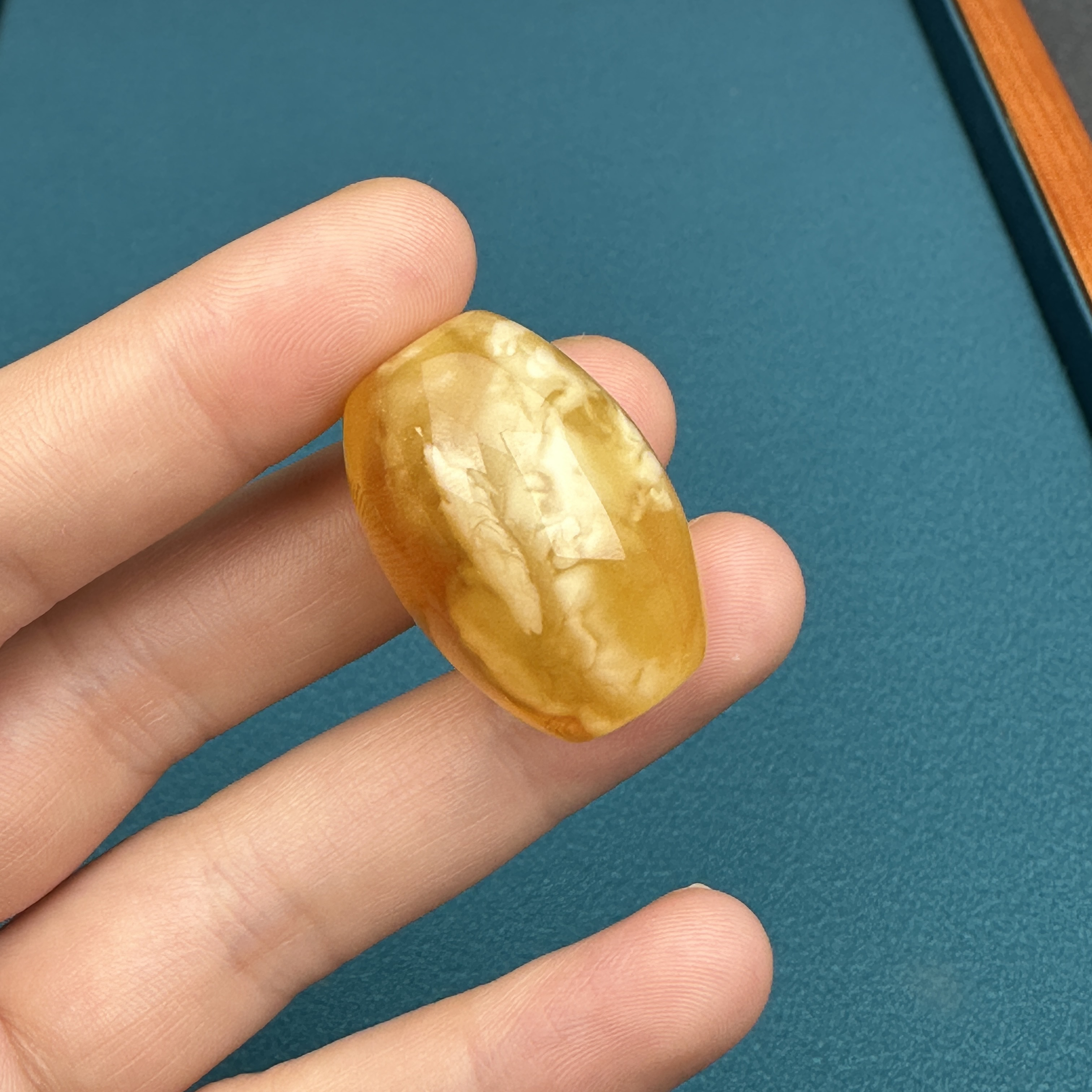 R3919天然原矿蜜蜡 鸡油黄桶珠 21*30mm抖音基地质检发货