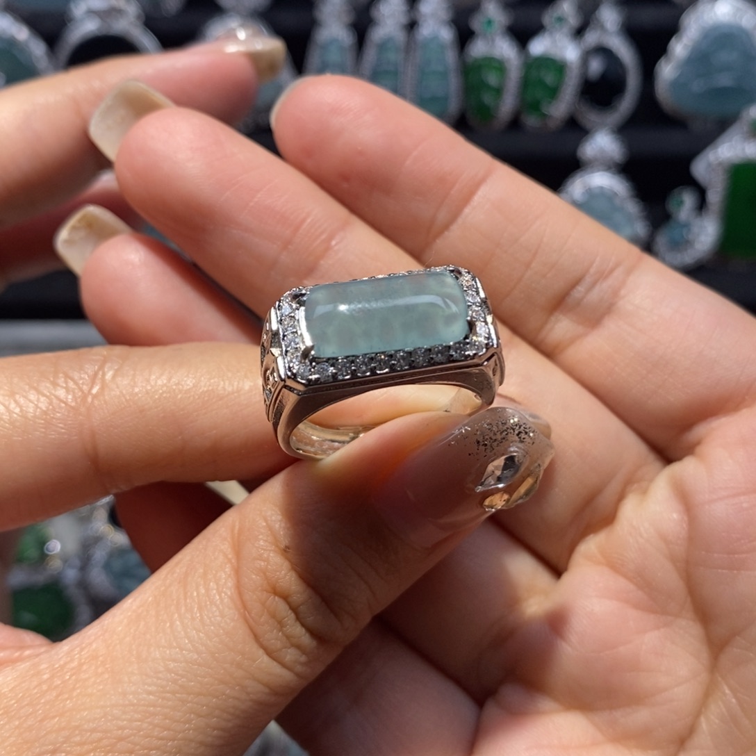 翡翠项链未镶嵌翡翠