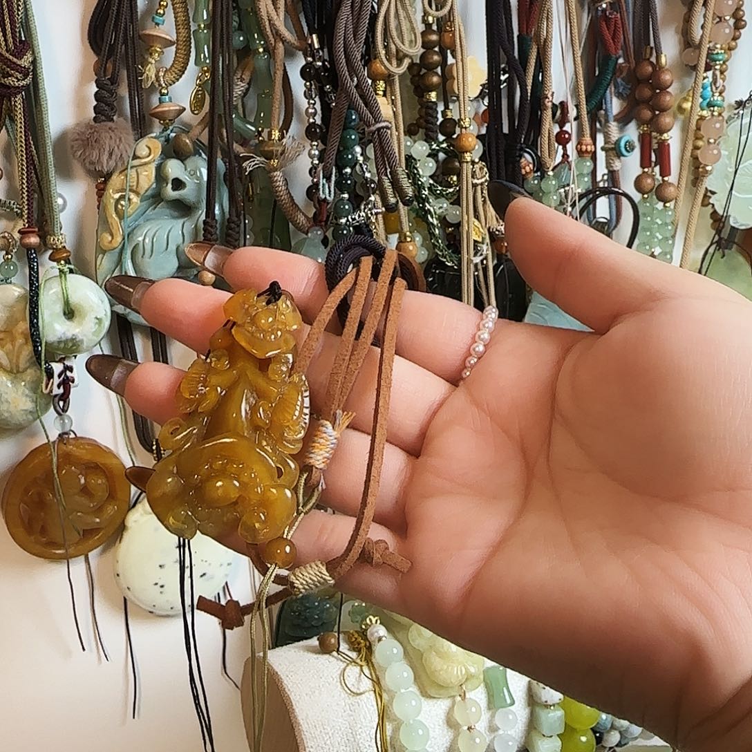 Y***o蛇纹石玉合金颈饰