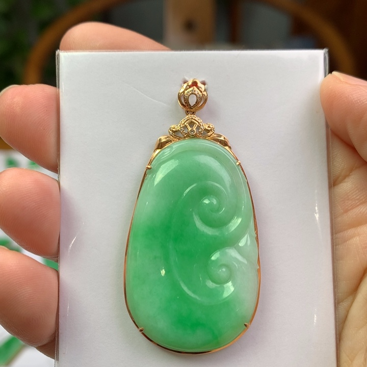 翡翠18K金镶嵌颈饰翡翠吊坠