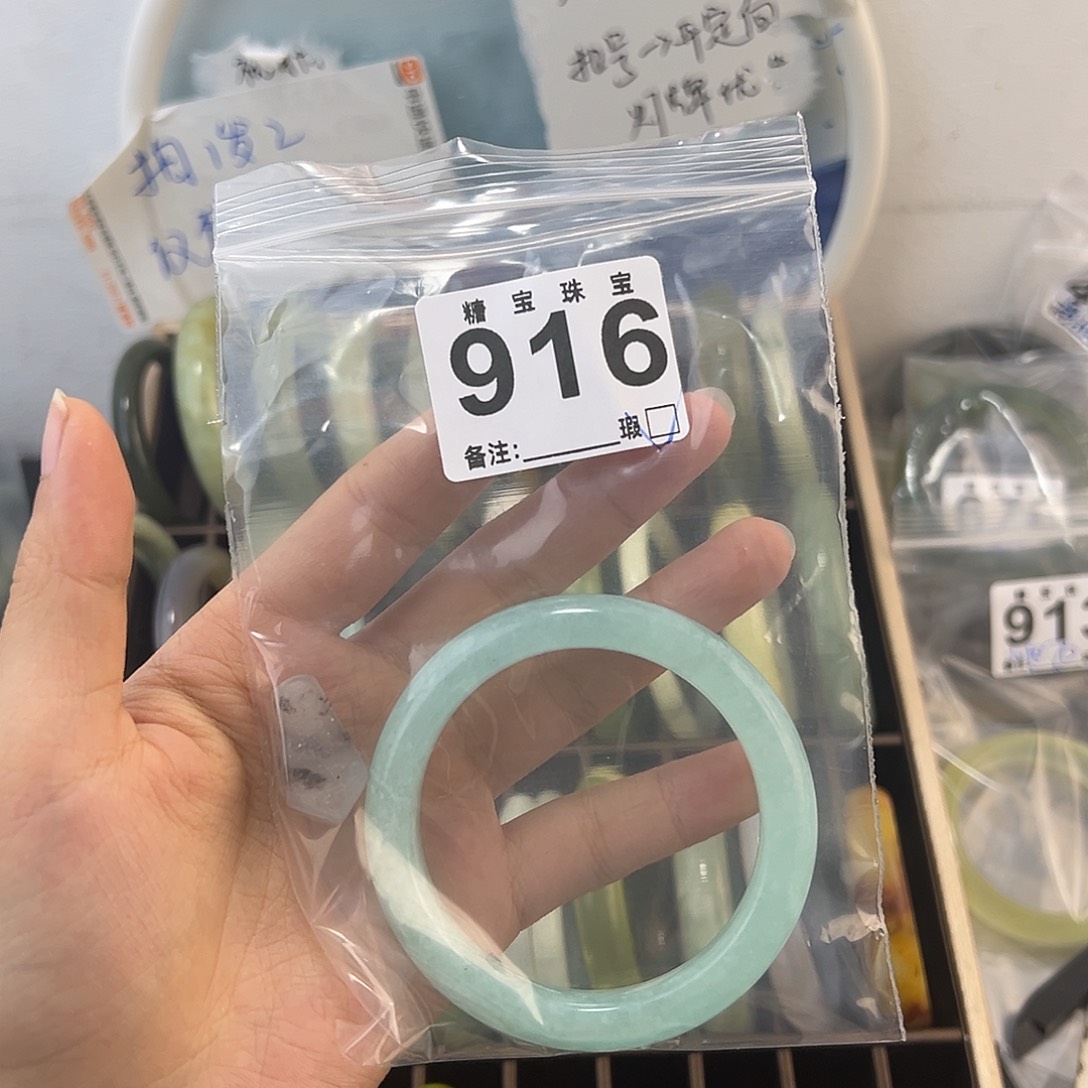 但***笑蛇纹石玉未镶嵌手镯