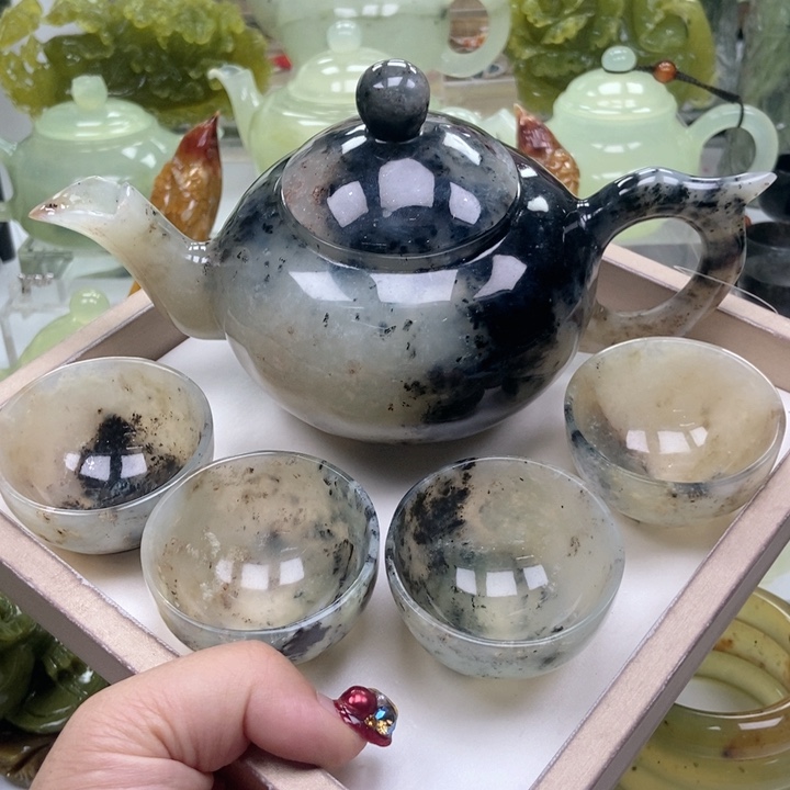 蛇纹石玉壶未镶嵌