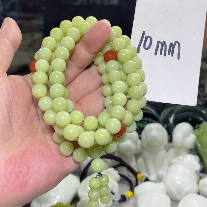 蛇纹石玉颈饰未镶嵌