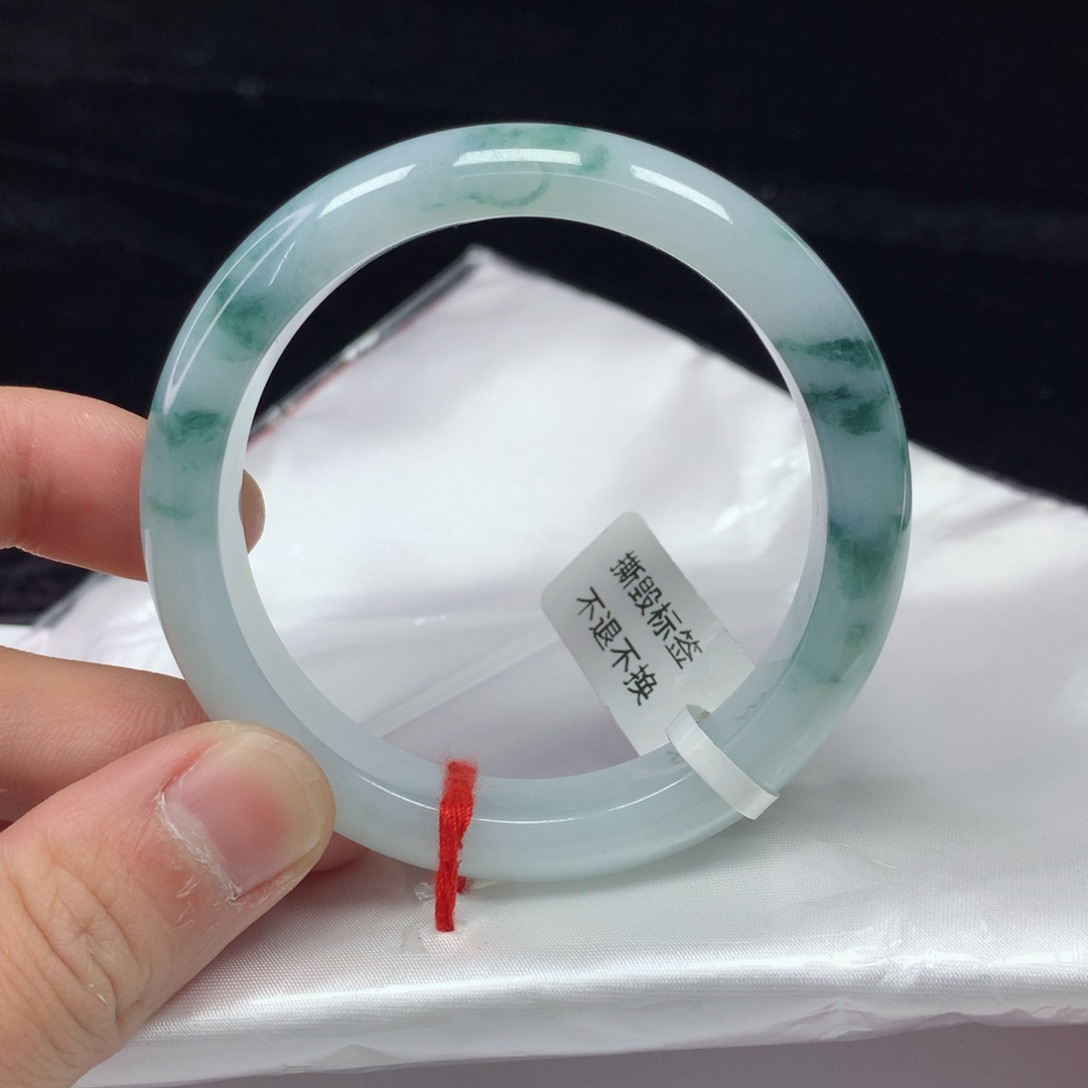 翡翠手镯（圆镯）未镶嵌53.5