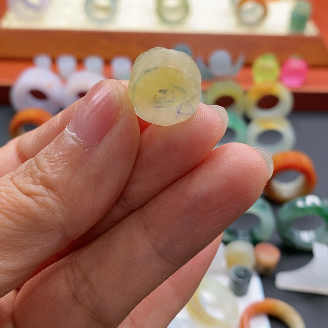 定制翡翠未镶嵌翡翠