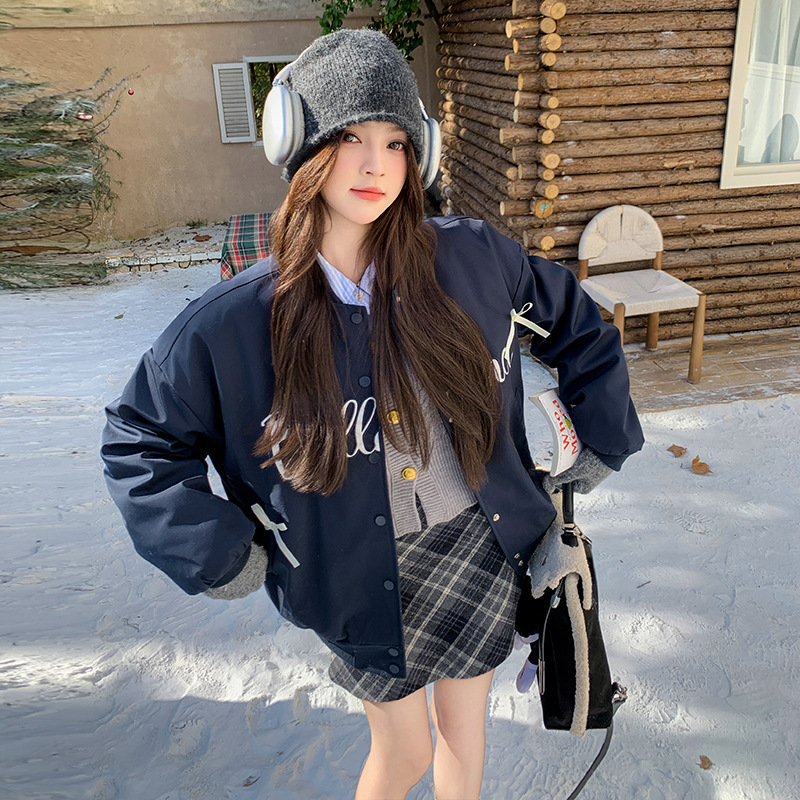 【纠结的小店子】冬季新款韩版棒球领刺绣立体蝴蝶结保暖羽绒服