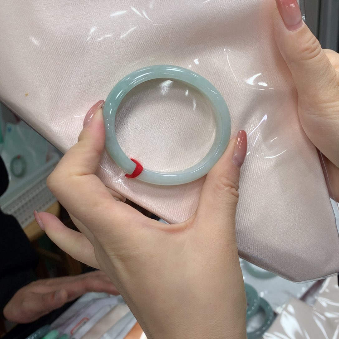 翡翠手镯未镶嵌河*草买断