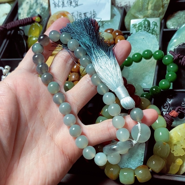 蛇纹石玉颈饰未镶嵌