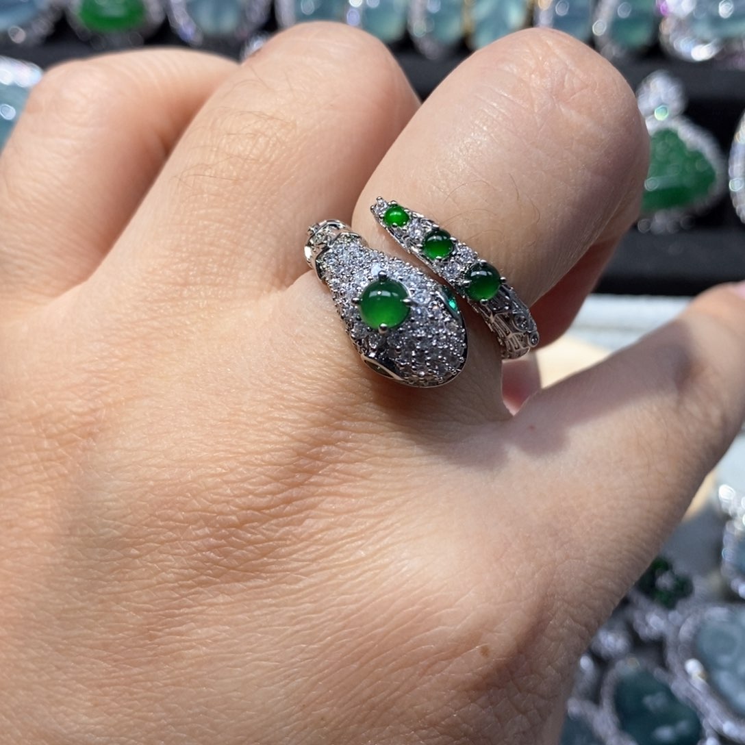 翡翠颈饰未镶嵌翡翠