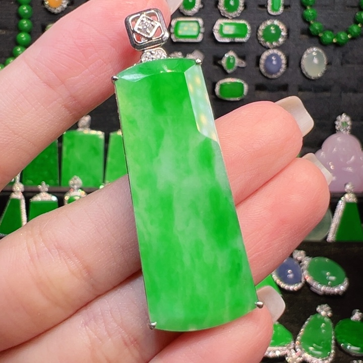 翡翠吊坠(不含链)18K金镶嵌