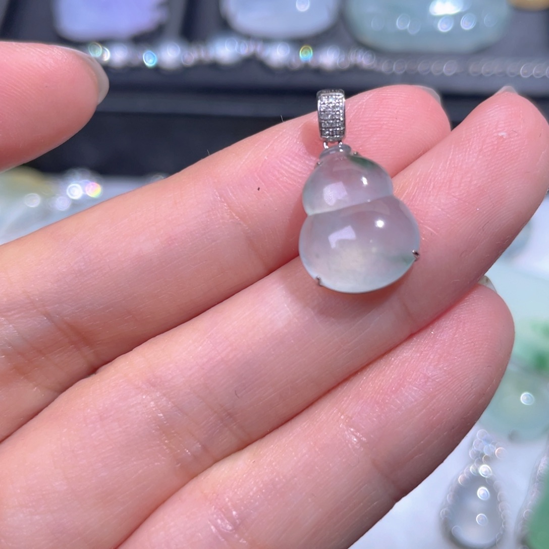 颈饰18K金镶嵌翡翠翡翠