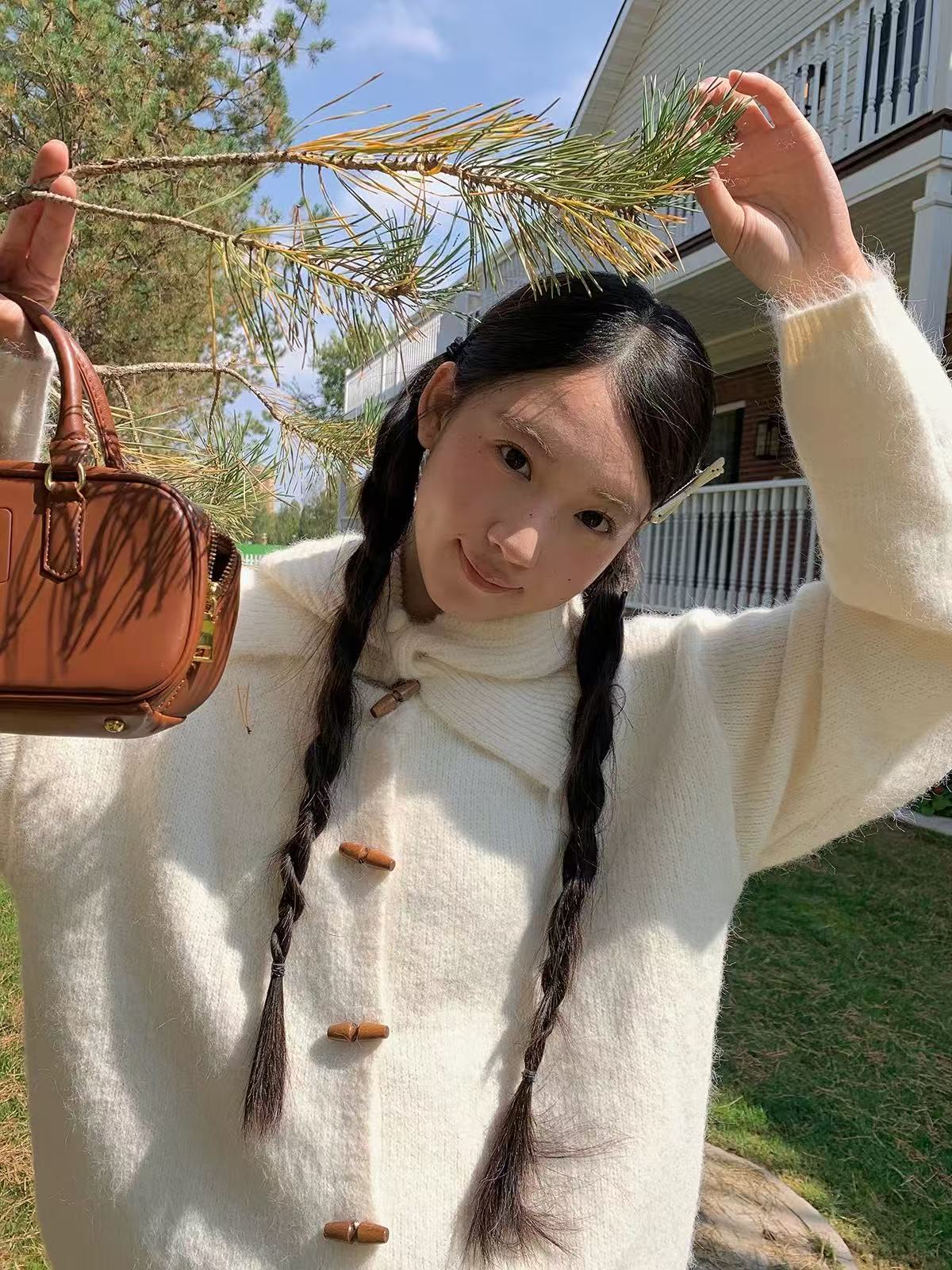 韩系设计感牛角扣连帽针织开衫女秋冬新款宽松时尚宽松暖毛衣外套