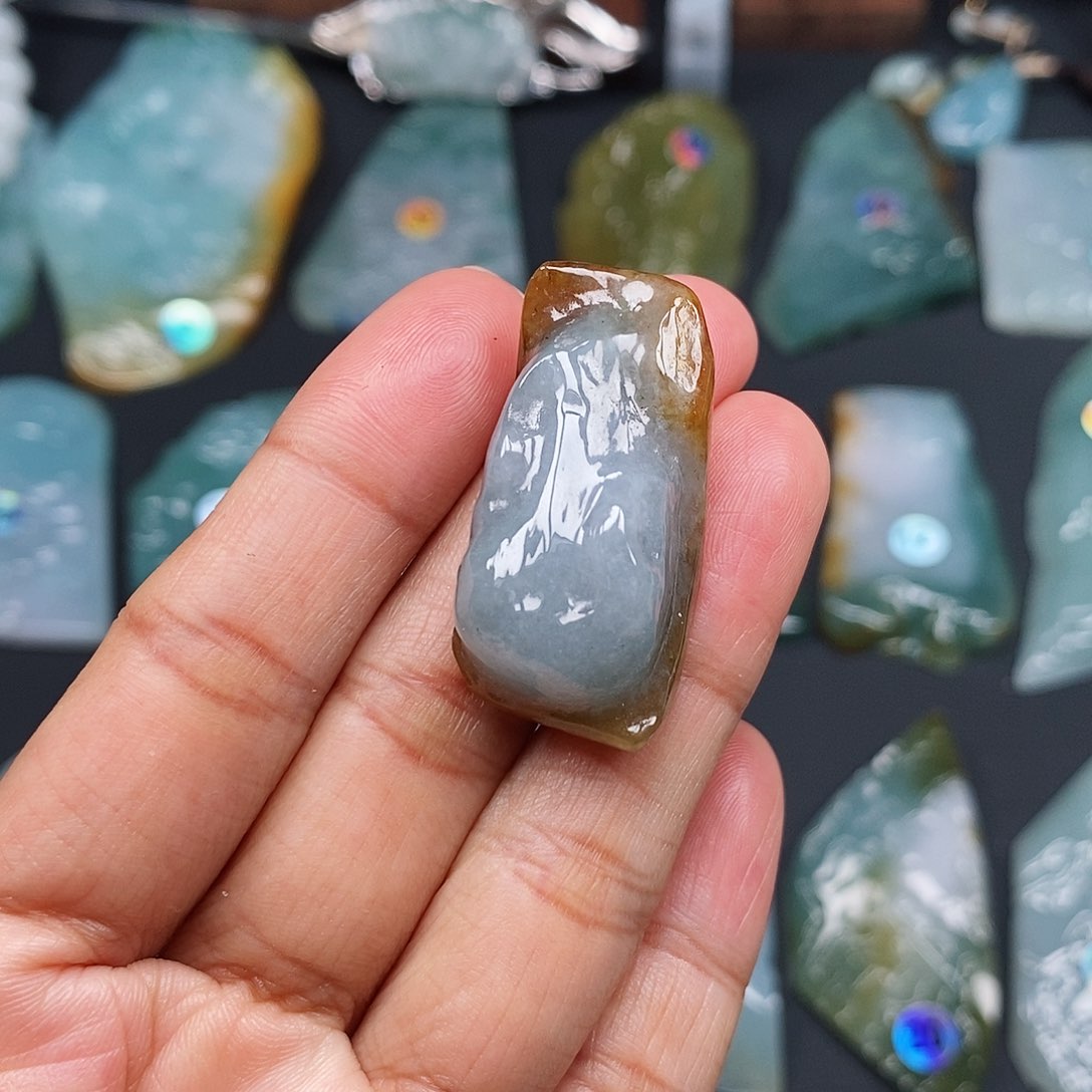 翡翠颈饰未镶嵌翡翠