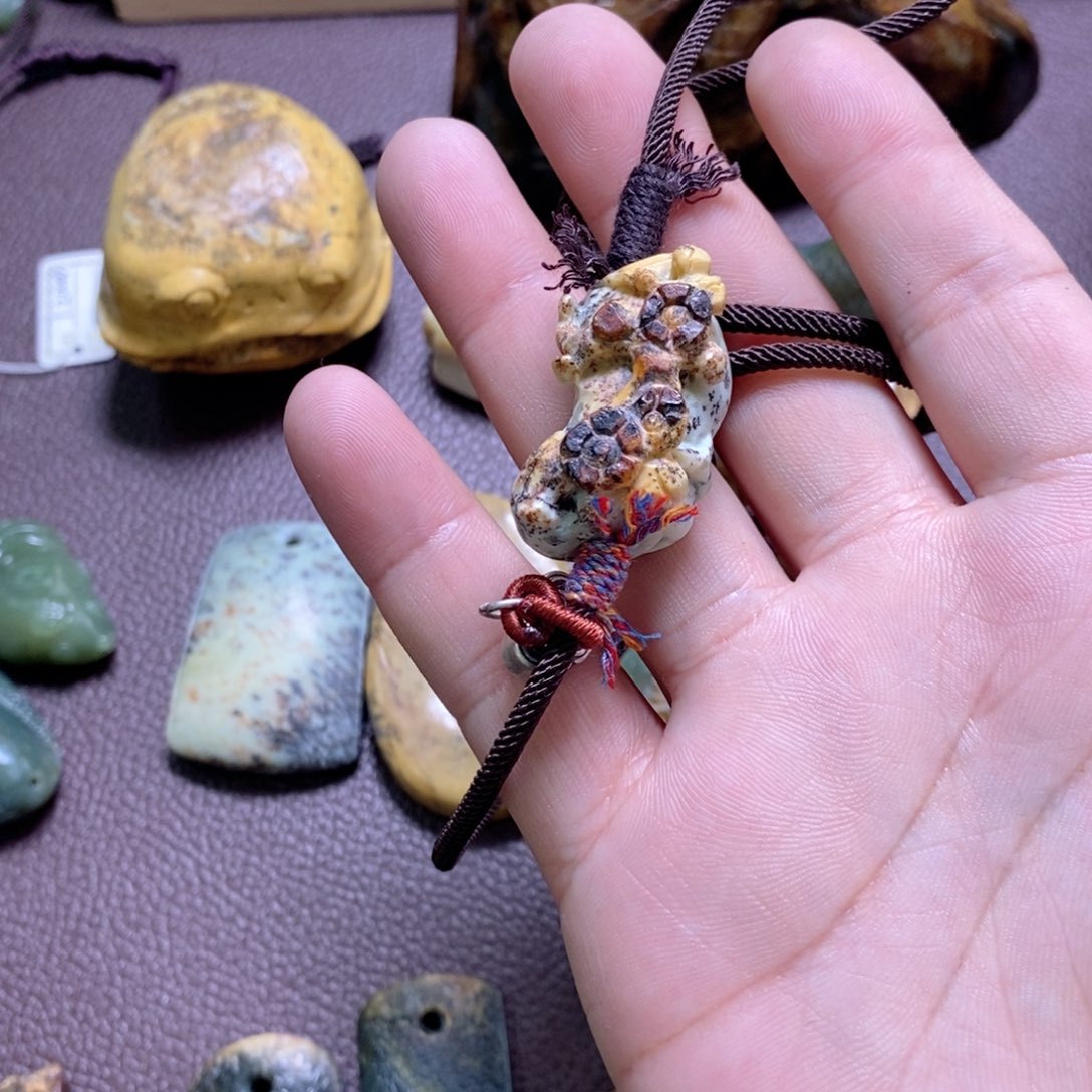 岫岩河磨玉（透闪石质玉）挂件未镶嵌