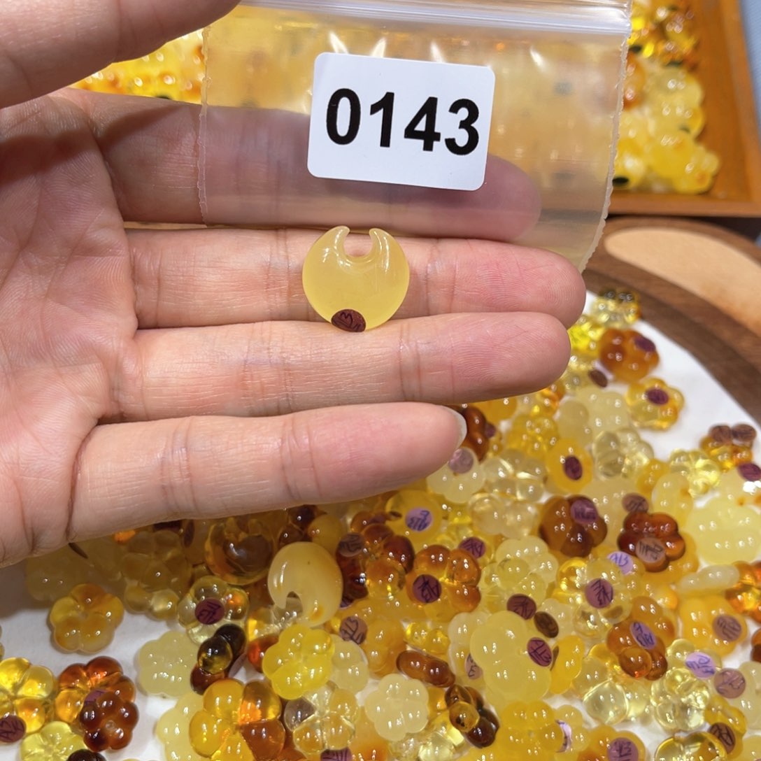 琥珀珠宝奇石未镶嵌